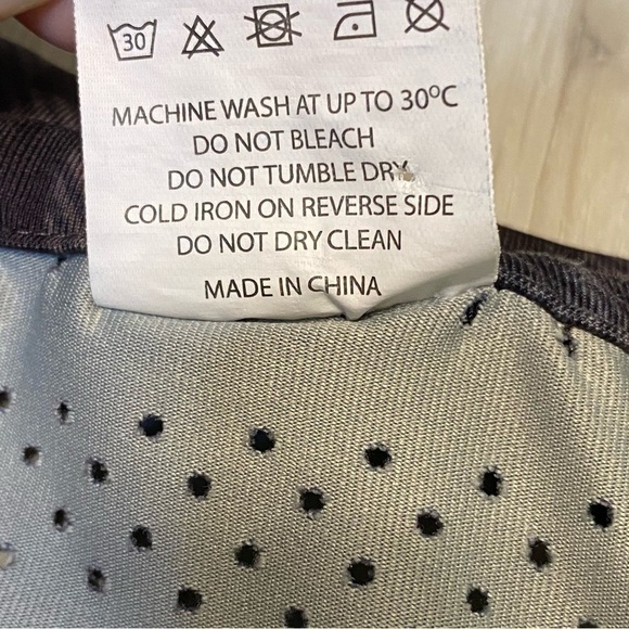 Zyia Black Camo Chill Perforated Mesh Stripe Tank, Gray/Black Camo, Size Small - Picture 7 of 9